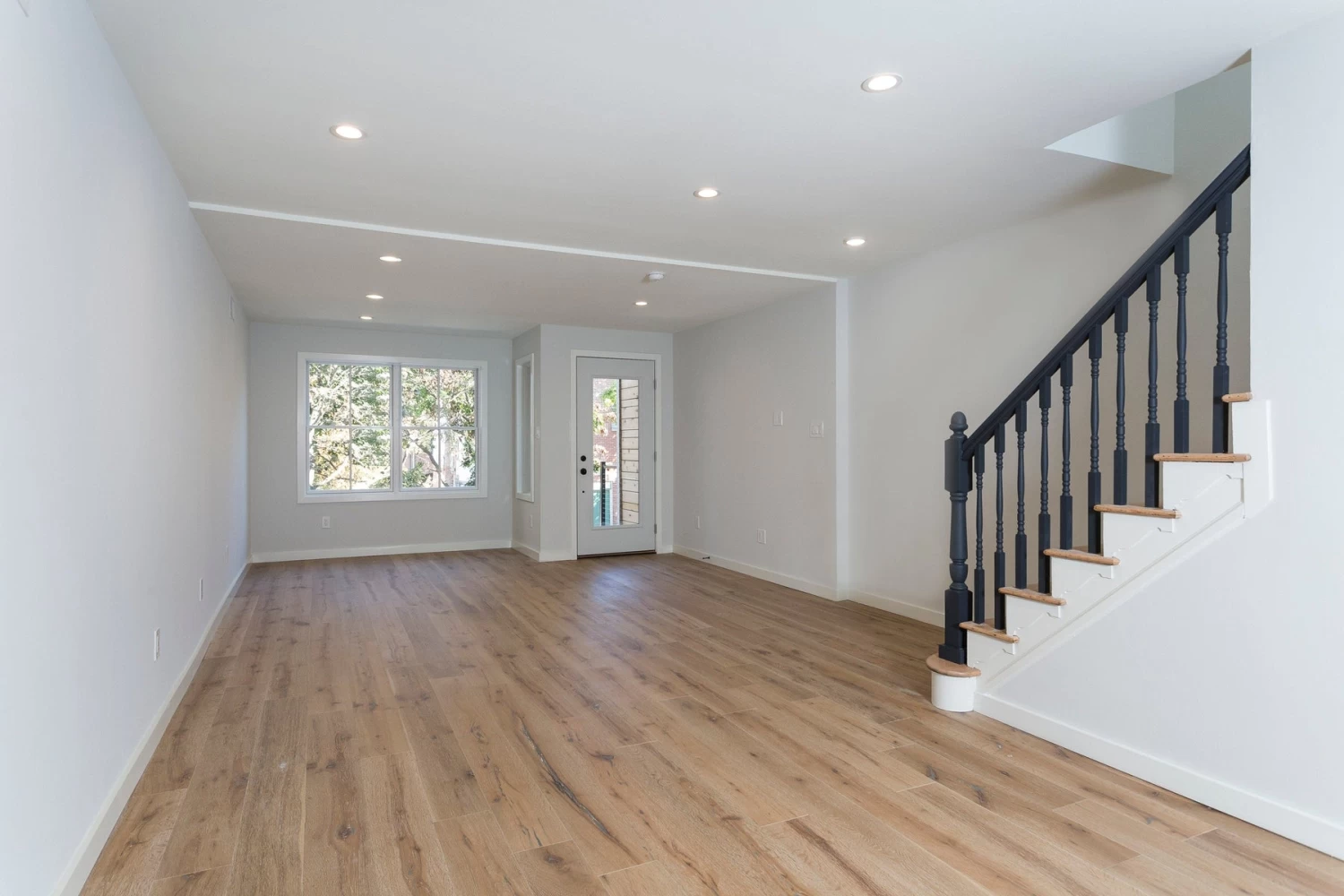 BuildDirect Arizona Oak 3mm Thick RL X 7.5" Engineered Hardwood Flooring (22.82 Sq Ft Per Box) - Image 4