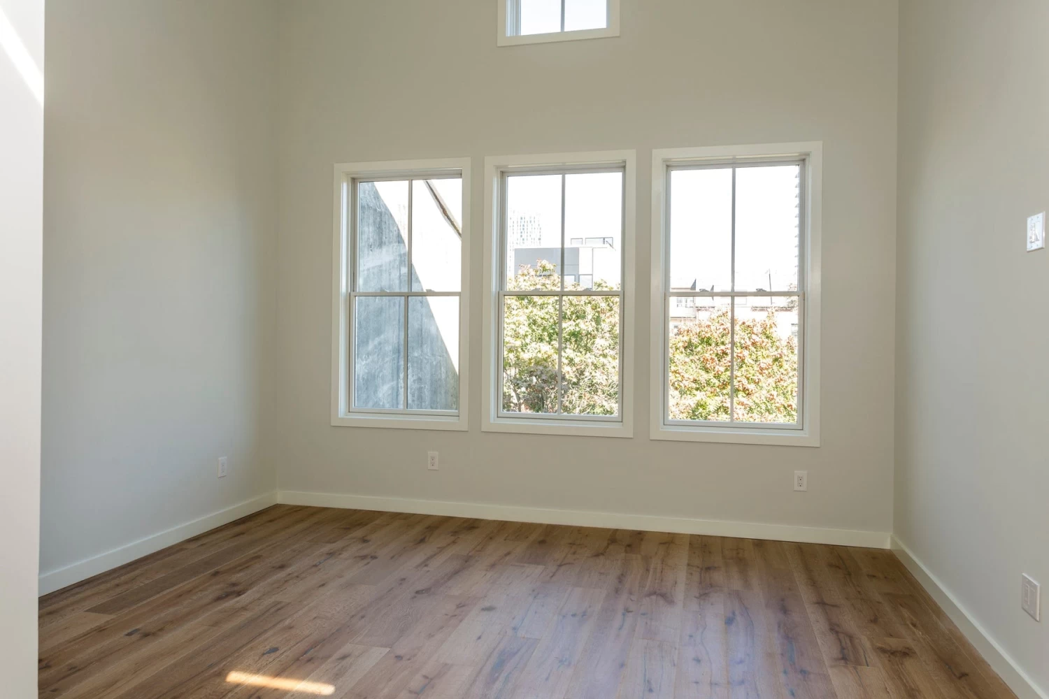 BuildDirect Arizona Oak 3mm Thick RL X 7.5" Engineered Hardwood Flooring (22.82 Sq Ft Per Box) - Image 5