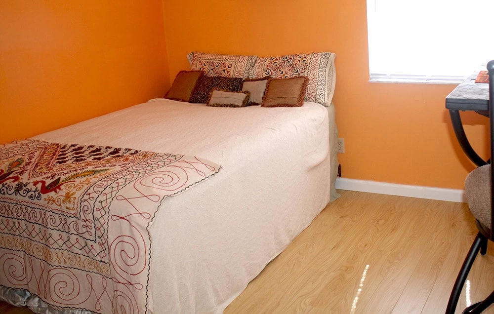 BuildDirect Batavia Hickory 12mm 48" X 5" Laminate Flooring (16.6sq. Ft. Per Box) - Image 9