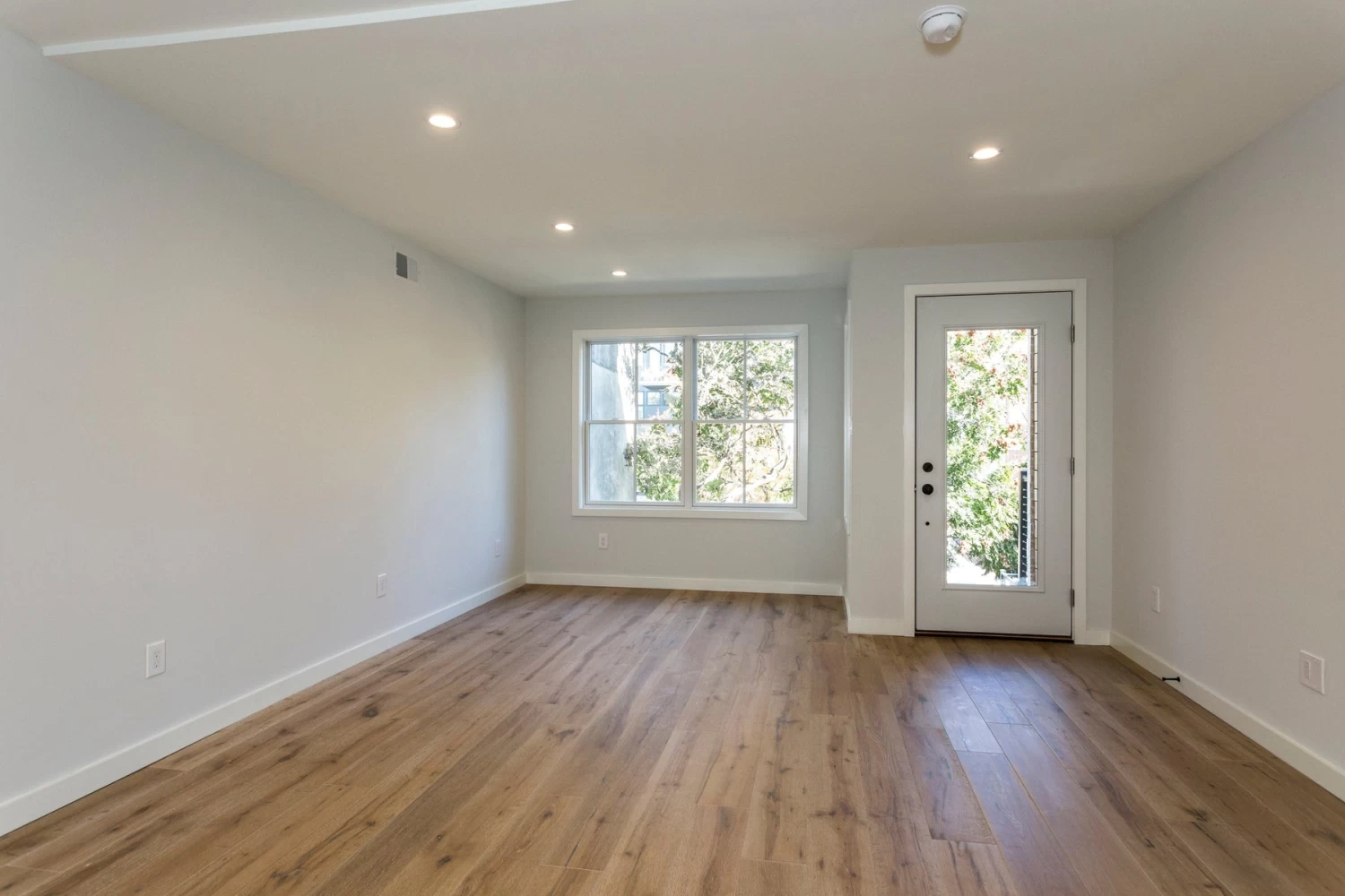 BuildDirect Arizona Oak 3mm Thick RL X 7.5" Engineered Hardwood Flooring (22.82 Sq Ft Per Box) - Image 2